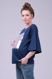 Блуза трикотажная прямого силуэта с аппликацией темно-синий